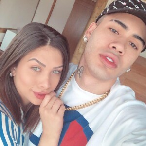 Kevinho rejeita comparações a outros términos de famosos como Bruna Marquezine e Neymar, Léo Satana e Lorena Improta