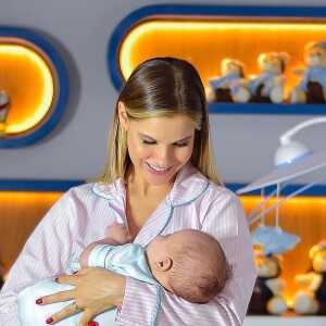 Andressa Suita posa com Samuel, de 3 meses