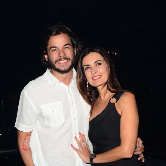 Túlio Gadêlha e Fátima Bernardes fizeram programa a dois para comemorarem um ano de namoro: 'Pegamos o carro, a estrada e voltamos à casa onde tudo começou. Muita conversa e boas lembranças. Só eu e ela'