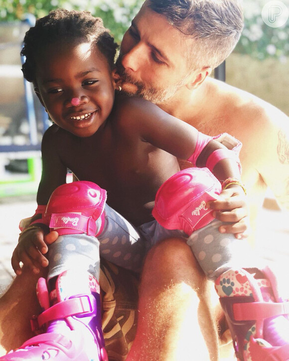 Bruno Gagliasso compartilha momento de diversão com a filha, Títi, em seu Instagram, em 3 de novembro de 2018