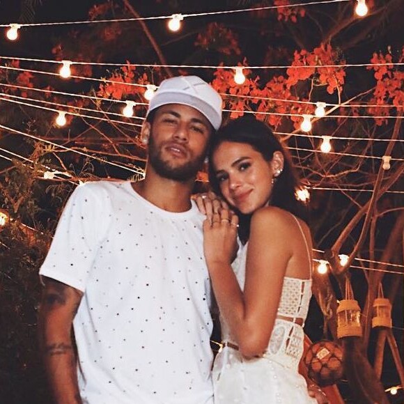 Bruna Marquezine negou que tenha se separado de Neymar porque não quis se mudar para Paris: 'Ninguém sabe o motivo, ninguém acertou'