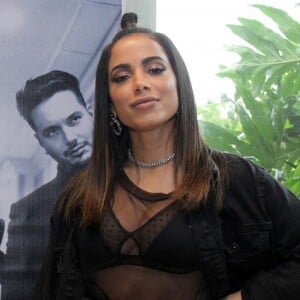 'A voz está horrível, mas a cara está um pouco melhor. Não fiquem preocupados! ', minimizou Anitta