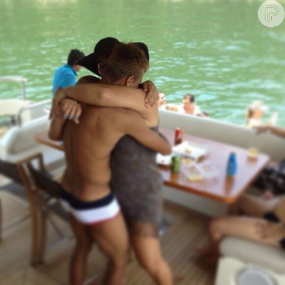 Neymar se declara para a mãe, no Instagram, em 12 de fevereiro de 2013
