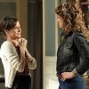 Cristina (Leandra Leal) questiona Cora (Drica Moraes) sobre os fios de cabelo de José Alfredo (Alexandre Nero), em 'Império'