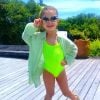 Valentina, filha de Mirella Santos e Ceará, roubou a cena com maiô verde neon