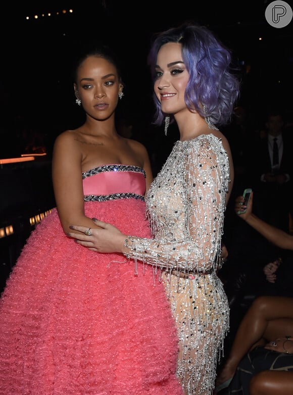 Katy Perry e Rihanna começaram a amizade por causa de uma bolsa Valentino e mantém relação até agora