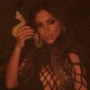 Anitta dança com cobras em 'Veneno'