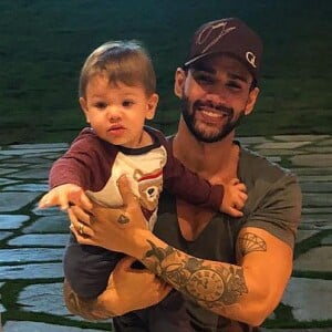 Gusttavo Lima e Gabriel apareceram cantando em vídeo compartilhado por Andressa Suita