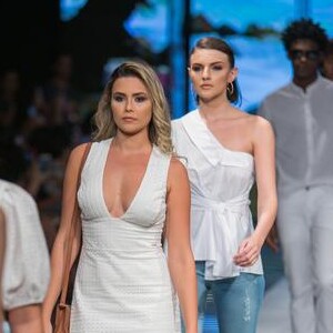 Look branco também é tendência e apareceu no desfile de verão 2019 da Colcci