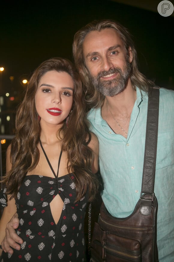 Giovanna Lancellotti e André Dias assistiram ao show do BaianaSystem, na Cidade das Artes, zona oeste do Rio, nesta sexta-feira, 9 de novembro de 2018