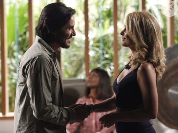 Herval (Ricardo Tozzi) propõe a Pamela (Cláudia Abreu) que eles assumam publicamente seu relacionamento, em 'Geração Brasil'