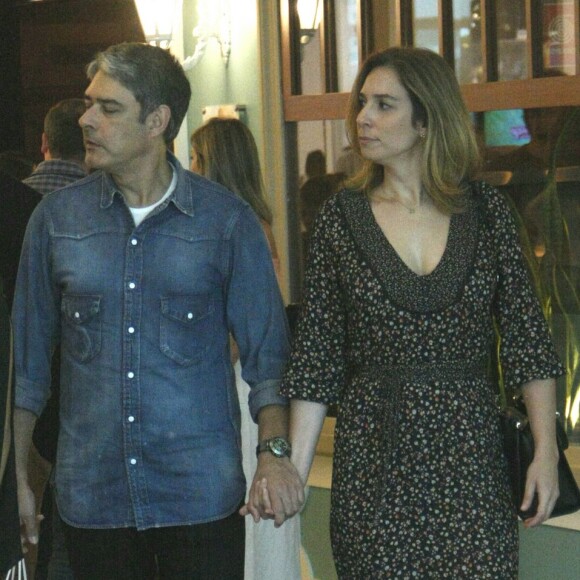 A cerimônia de casamento de William Bonner e Natasha Dantas foi decorada com muitas velas e flores