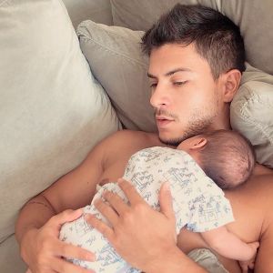 Arthur Aguiar explicou por que ele e Mayra Cardi ainda não exibiram o rosto da filha, Sophia, nas redes sociais