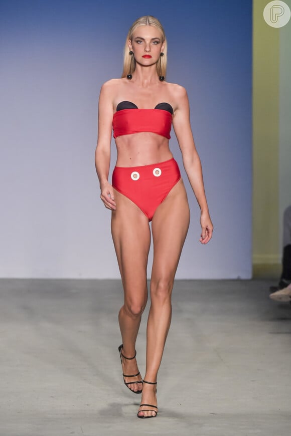 No São Paulo Fashion Week, a Água de Coco mostrou biquínis com hot pants da mesma cor que a parte de cima