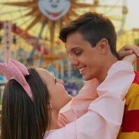 Leo Cidade devolve piada de seguidores em viagem na Disney com Larissa Manoela