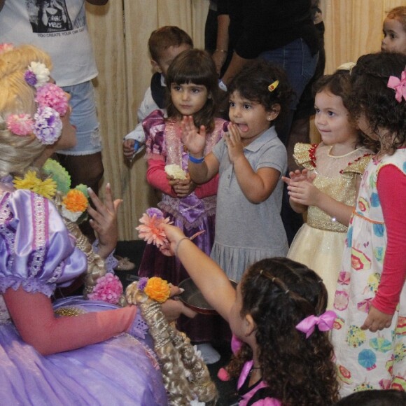 Sol de Maria, neta de Preta Gil, esbanjou fofura em seu aniversário de 3 anos