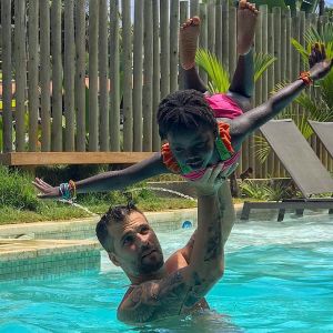 Giovanna Ewbank mostrou a diversão de Bruno Gagliasso com a filha, Títi, em seu Instagram, nesta terça-feira, 20 de novembro de 2018