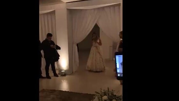 Marília Mendonça cantou no casamento da mãe, Ruth, nesta terça-feira, 20 de novembro de 2018