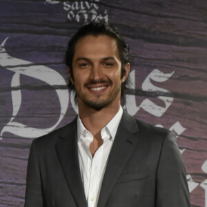 Paloma (Grazi Massafera) também se envolve com Marcos (Romulo Estrela), filho de Alberto (Antonio Fagundes) na novela 'Bom Sucesso'