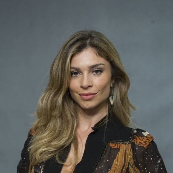 Grazi Massafera vai ser uma mulher batadora que trabalha como costureira e que recebe diangóstico errado na novela 'Bom Sucesso'