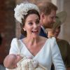 Príncipe Louis roubou a cena no colo da mãe, Kate Middleton
