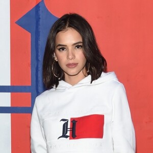 Bruna Marquezine almoça com amigos no Bar do Fundo, na praia de Sintra, em Portugal, em 21 de novembro de 2018