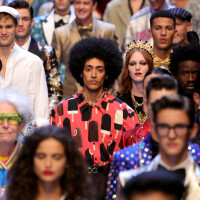 Desfile da Dolce & Gabbana é cancelado após acusação de racismo em campanha