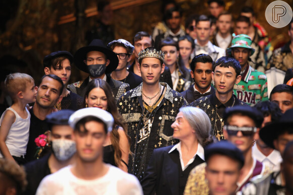 

Após toda a polêmica, a Dolce & Gabbana, que desfilou pela última vez em Milão, publicou um comunicado no Instagram dizendo que o cancelamento do show em Xangai foi um dia triste para a grife

