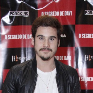 Nicolas Prattes vive o serial killer Davi em filme de suspense: 'Ele já tem o cárter formado e vão acontecendo coisas que fazem ele lembrar de situações do passado e isso desencadeia uma série de ações que o podem defini-lo como psicótico'