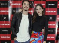 Serial killer em filme, Nicolas Prattes recebe Juliana Paiva em pré-estreia
