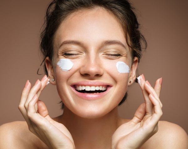 Hidratante para pele oleosa &eacute; mesmo necess&aacute;rio? Dermatologista explica! -  Purepeople