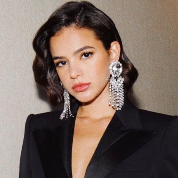 Felpo, alfaiataria e joias de cristal: os looks de Bruna Marquezine em Portugal