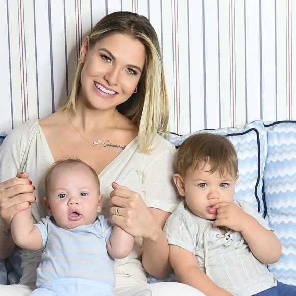 Andressa Suita compartilha momentos de Gabriel e Samuel nas redes sociais