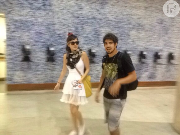 No dia 8 de dezembro de 2013, Maria Casadevall e Caio Castro foram flagrados pelo Purepeople desembarcando juntos no aeroporto Santos Dumont, no Rio de Janeiro
