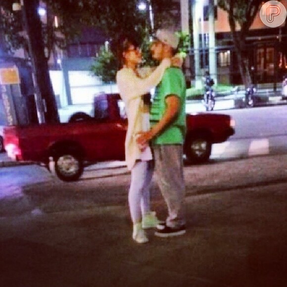 No final de março de 2014, Caio Castro e Maria Casadevall foram clicados por fãs, abraçadinhos, em uma rua de São Paulo