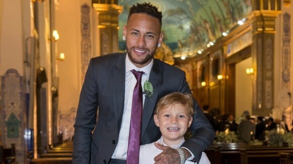 Neymar vibra com drible do filho em 'futebol dentro casa': 'Canetinha'. Vídeo!
