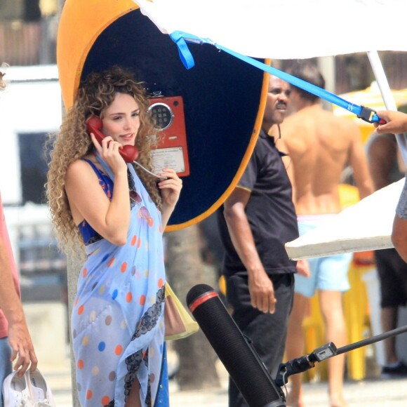 Isabelle Drummond é protagonista da novela 'Verão 90', ambientada na década de 1990