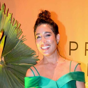 Giselle Itié e Guilherme Winter trocam beijos no Prêmio VIVA, realizado no Palácio Tangará, em São Paulo, na noite desta quinta-feira, 22 de novembro de 2018