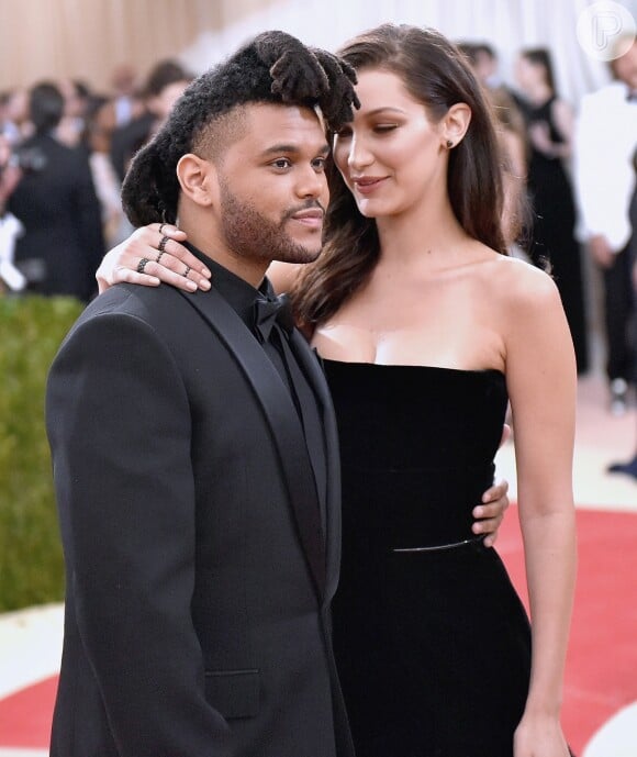 O cantor The Weeknd e a modelo Bella Hadid já haviam namorado em 2016 e voltaram com o relacionamento mais forte que nunca no início desse ano