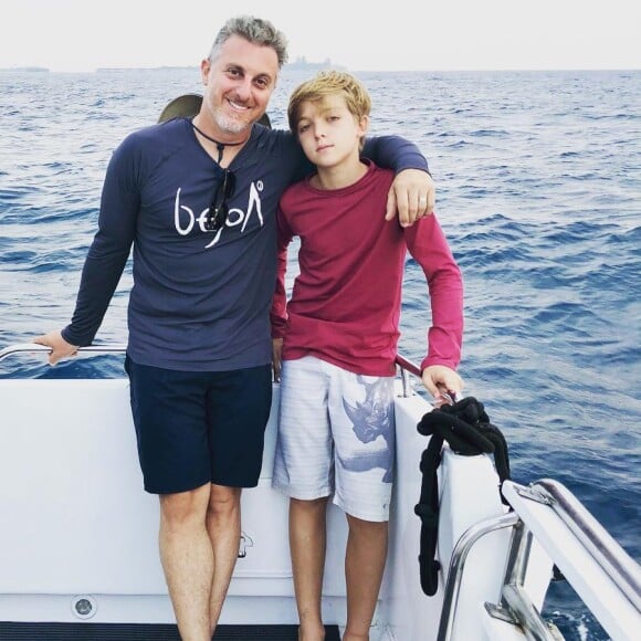 Filho mais velho de Luciano Huck e Angélica, Joaquim possui 13 anos