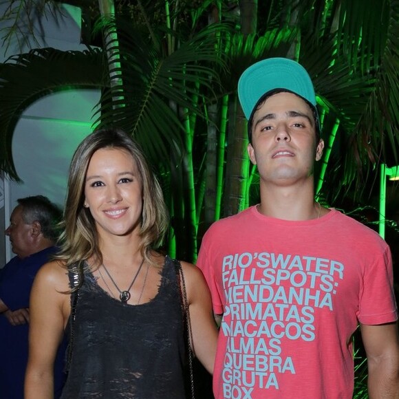 Cris Dias é ex-mulher do ator Thiago Rodrigues, com quem tem o filho Gabriel