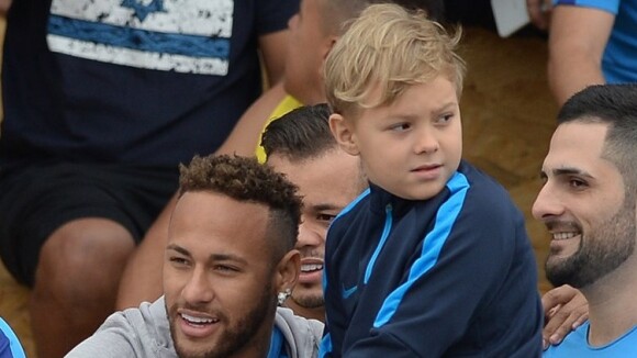 Tal pai, tal filho! Neymar e Davi Lucca usam looks idênticos: 'De rolê'. Foto!