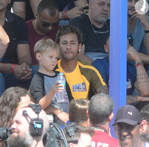 Filho de Neymar, Davi Lucca tem mostrado que herdou o estilo do craque