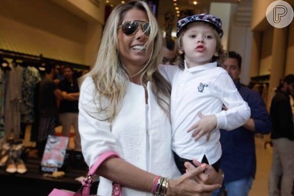 Vittório, filho de Adriane Galisteu, rouba a cena em evento de moda em São Paulo, neste sábado, 6 de setembro de 2014
