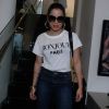 Anitta investiu nos óculos grandes em evento em São Paulo
