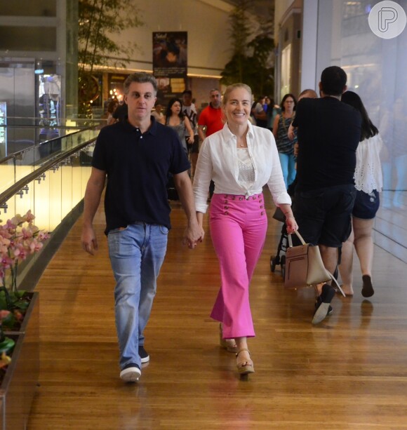 Angélica e Luciano Huck passeiam no shopping Village Mall, na Barra da Tijuca, zona oeste do Rio de Janeiro, neste sábado, 24 de novembro de 2018