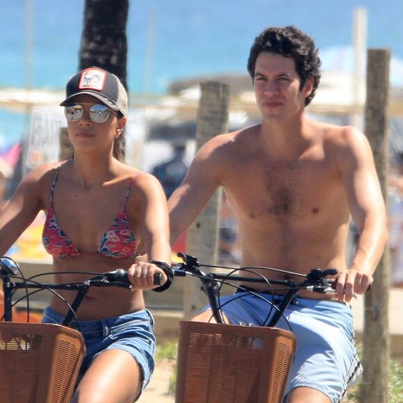 Mariana Rios anunciou que está noiva de Lucas Kalil na manhã deste domingo, 25 de novembro de 2018