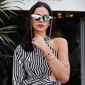 Bruna Marquezine vai colocar em bazar vestido assinado pela grife britânica SELF-PORTRAIT