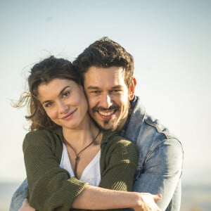 Alain (João Vicente de Castro) rafaz exame de DNA e comprova que Priscila (Clara Galinari) é sua filha com Isabel (Alinne Moraes) nos próximos capítulos da novela 'Espelho da Vida'