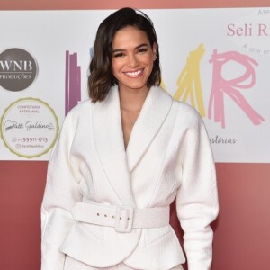 Bruna Marquezine se apresental com o coral Jolie, de crianças refugiadas, em evento com apoio do Instituto Neymar Jr